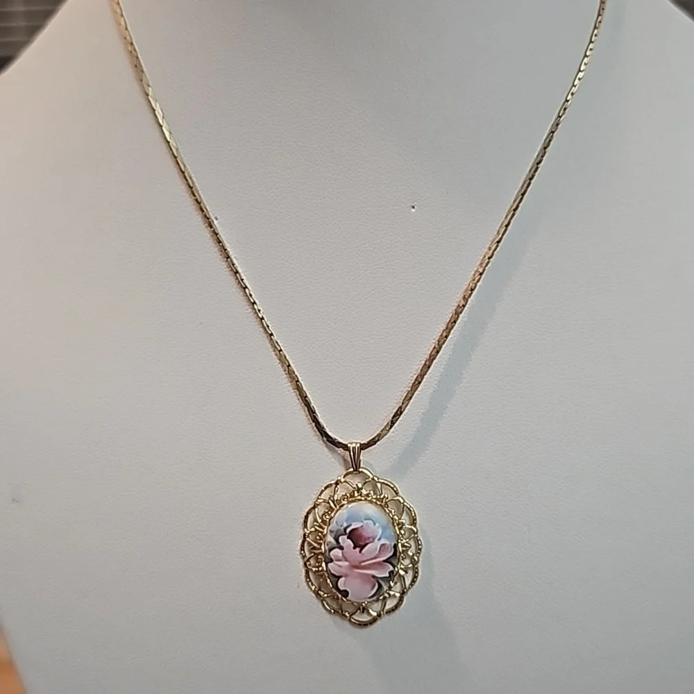 Vintage gorgeous necklace